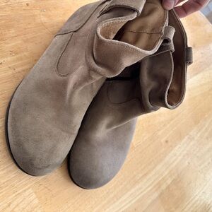 Birkenstock suede boots size 9